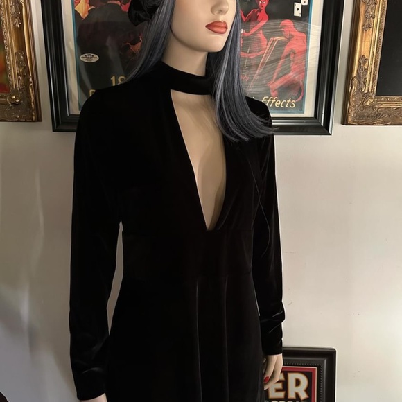 EXPRESS Women's Black Velvet Velour Choker Plunge Long Sleeve Black Romper - Picture 7 of 12